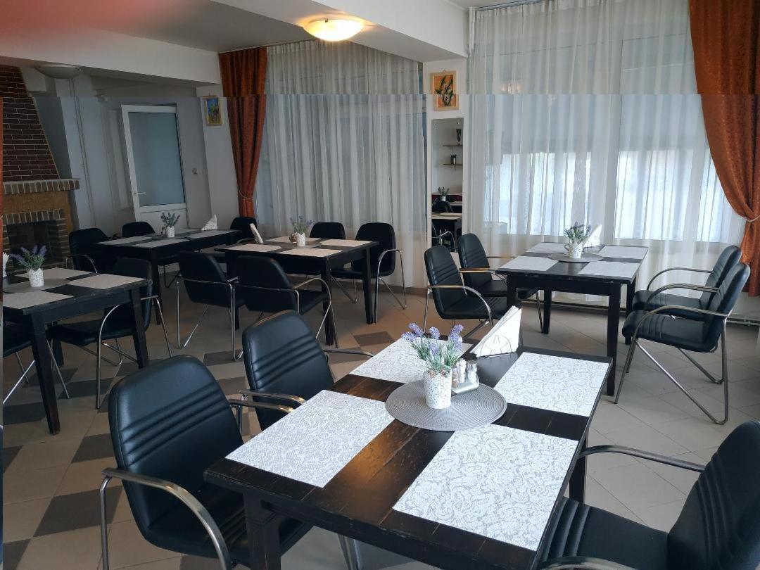 Vila Mihail Hotell Buşteni Exteriör bild