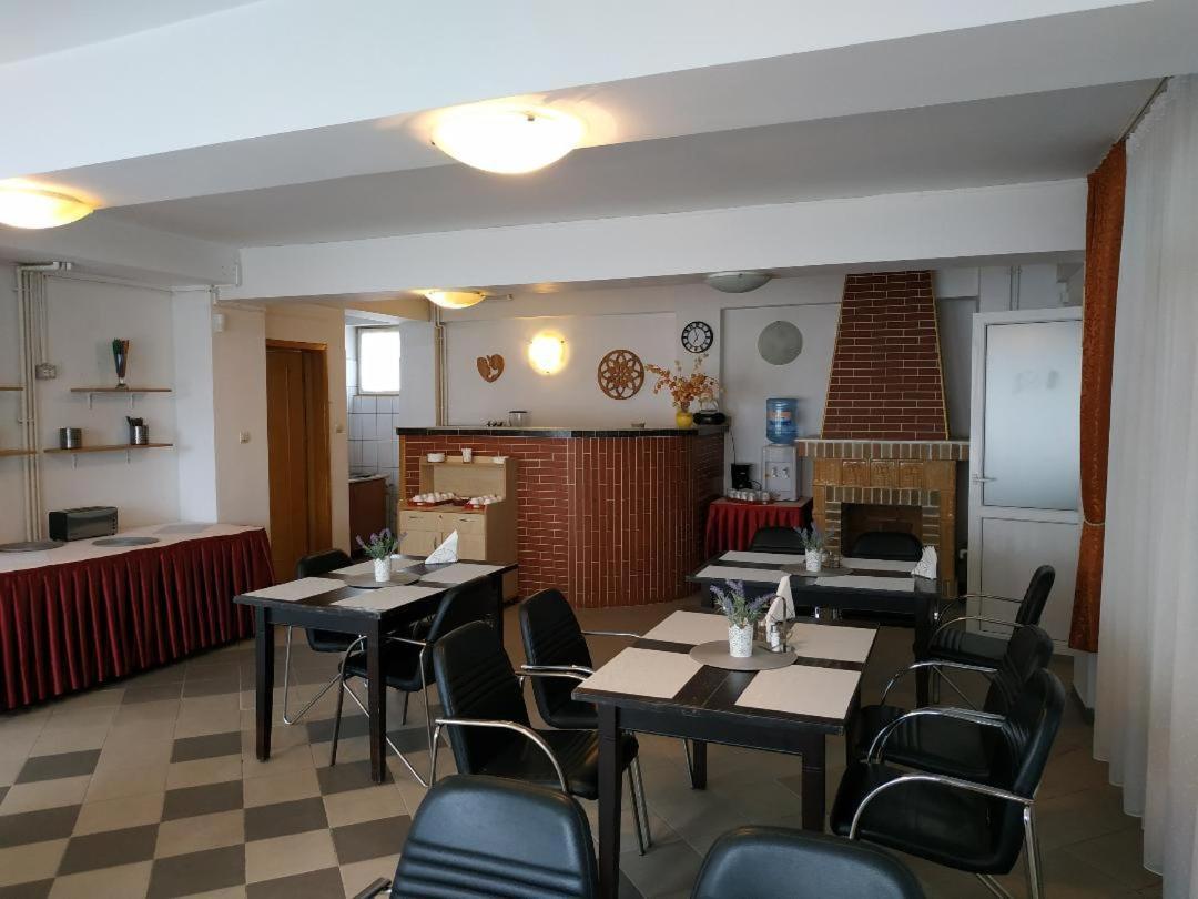 Vila Mihail Hotell Buşteni Exteriör bild
