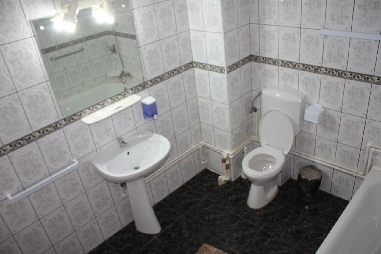 Vila Mihail Hotell Buşteni Exteriör bild