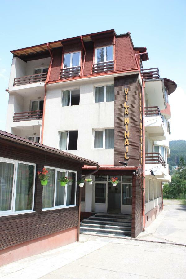 Vila Mihail Hotell Buşteni Exteriör bild